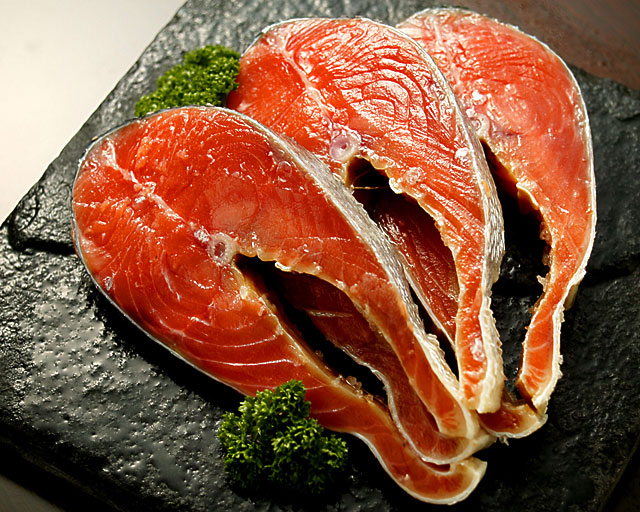 送料無料】一年中、食べて贈っていいじゃないか！ギフトの定番、新巻鮭！